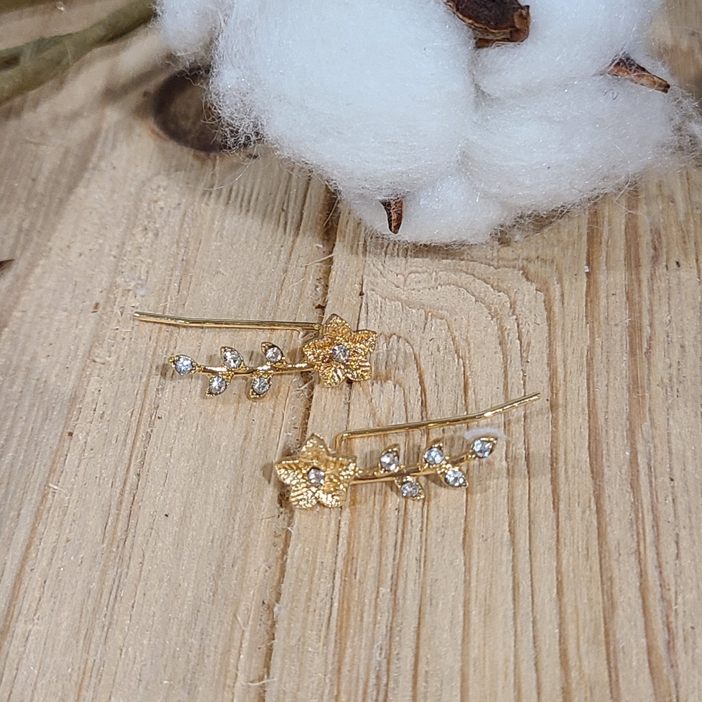 ✨️✨️NEW✨️✨️STUNNING!! FLOWER Ear Climber Earrings with Tiny CZ'S in GOLD Plating - Picture 9 of 14